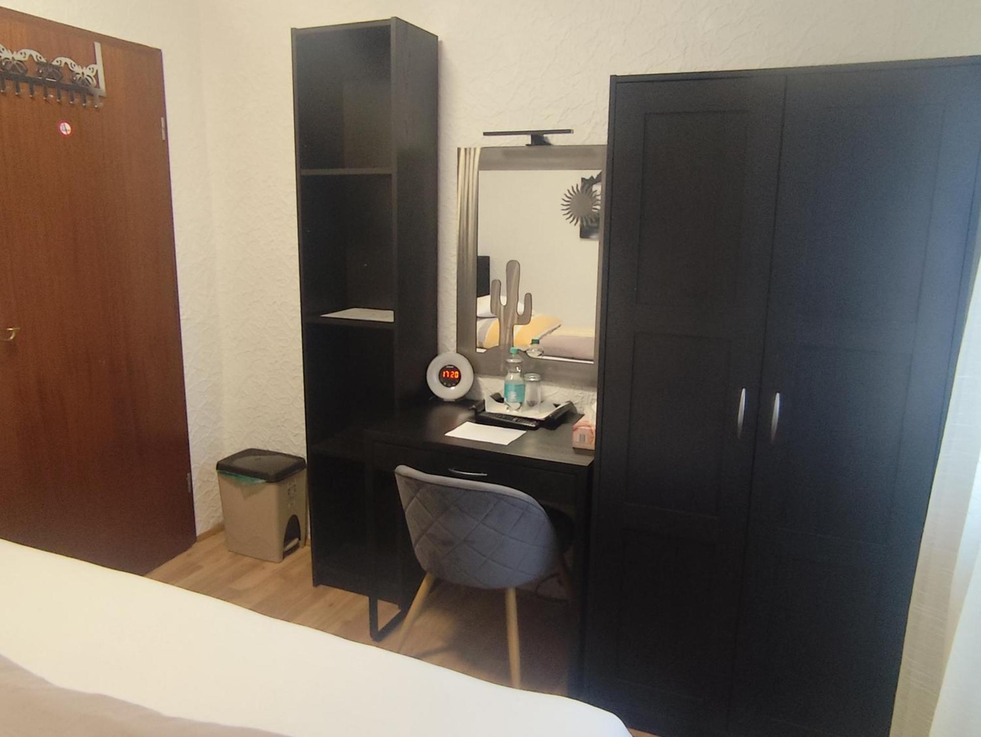 Gaestezimmer Boxenstopp Veitsbronn ภายนอก รูปภาพ