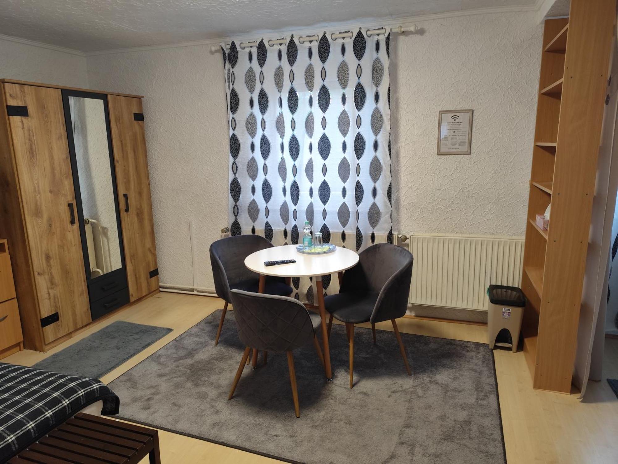 Gaestezimmer Boxenstopp Veitsbronn ภายนอก รูปภาพ